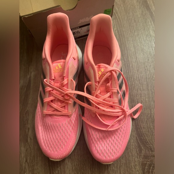 New women’s Adidas Barbie pink running shoes, size 8.5 - Picture 4 of 10